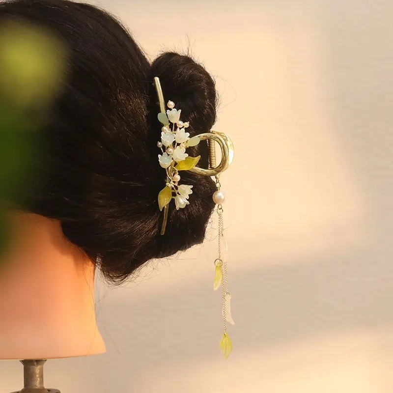Ancient Wind Flowers Large Lily Of The Valley Grabbing Hair Clip Shark Clips Acrylic Flower Tassel Jewelry