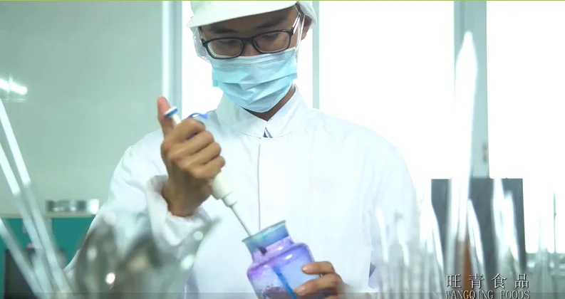 China toy candy manufacturers wholesale A batch of soft sweet ice cream shaped fruity lollipop