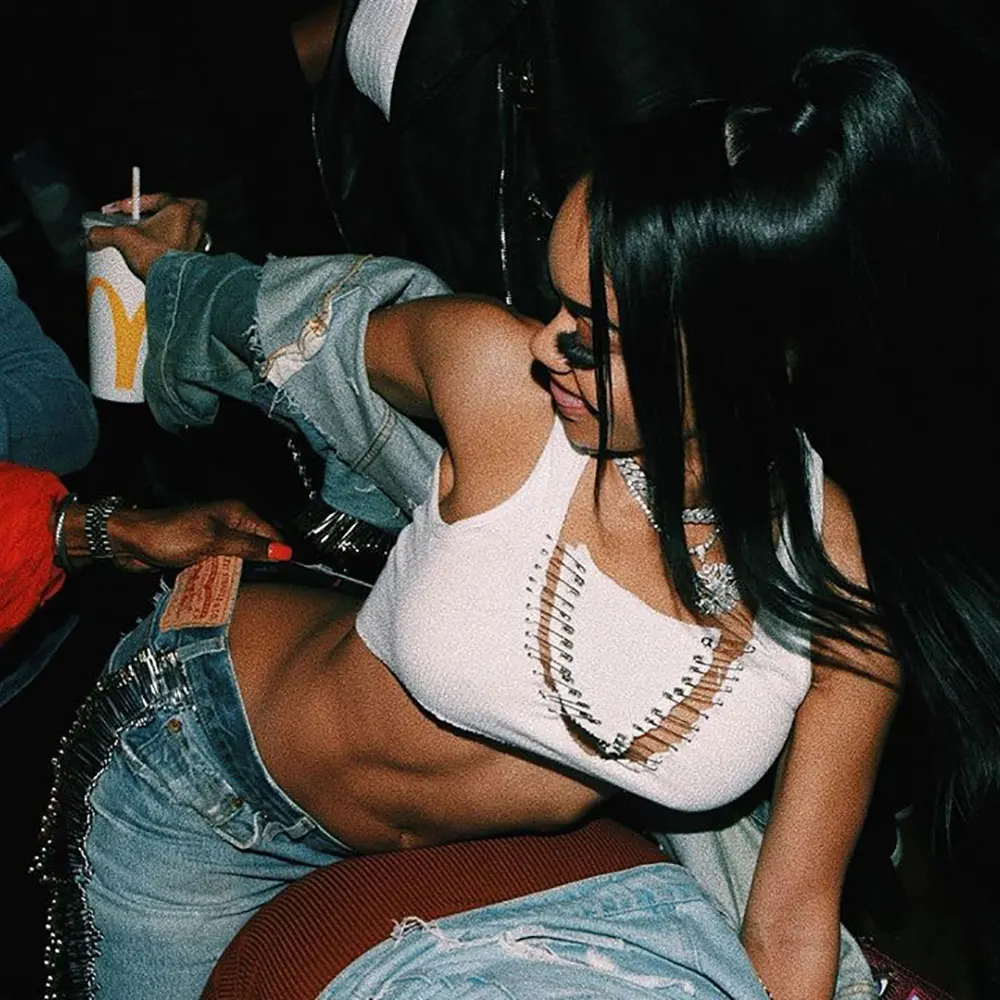 8517 майка женская одежда для фитнеса Женская однотонная ребристая укороченная белая пикантная Клубная одежда с вырезами на пуговицах модная одежда для женщин