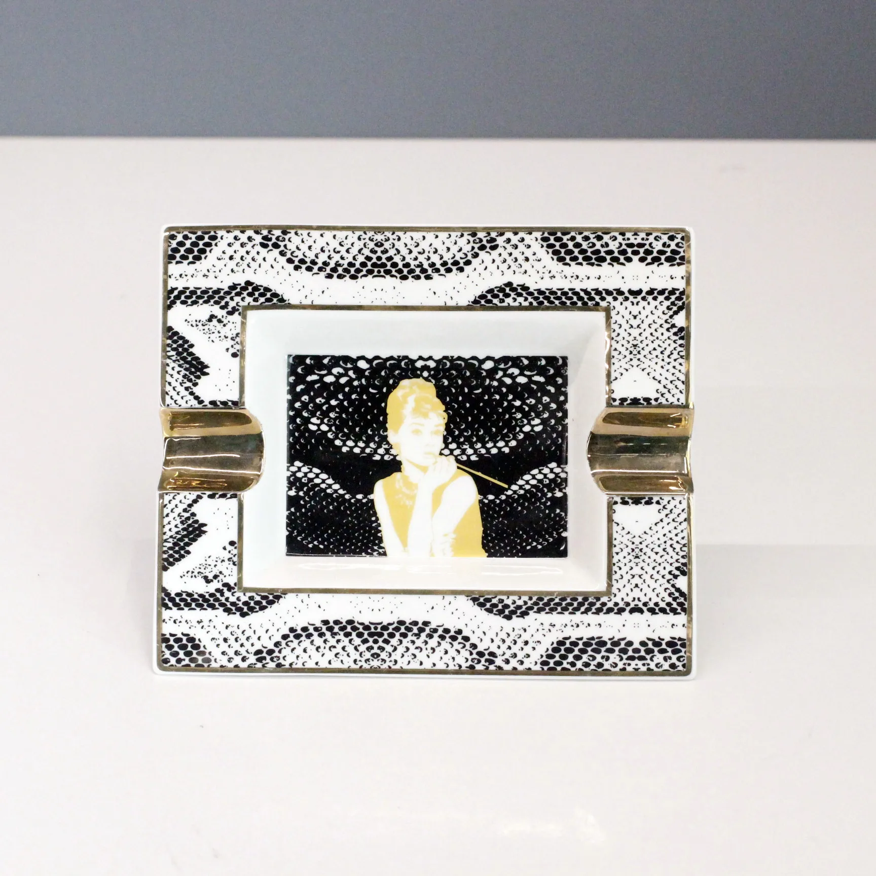 Ceramic Cigar ash tray Luxury design Cigar accessories Holder Customized color logo Gold For gift box Smoking shop