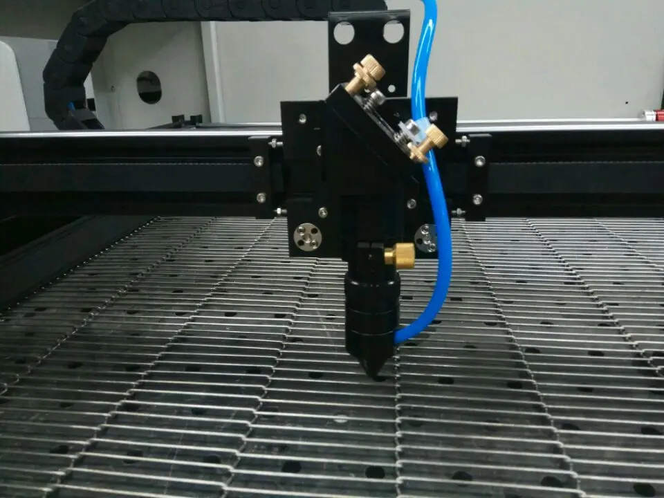 auto feeding Laser cutting machine for  fabric/cloths/home textile 150W fabric laser cutting machine