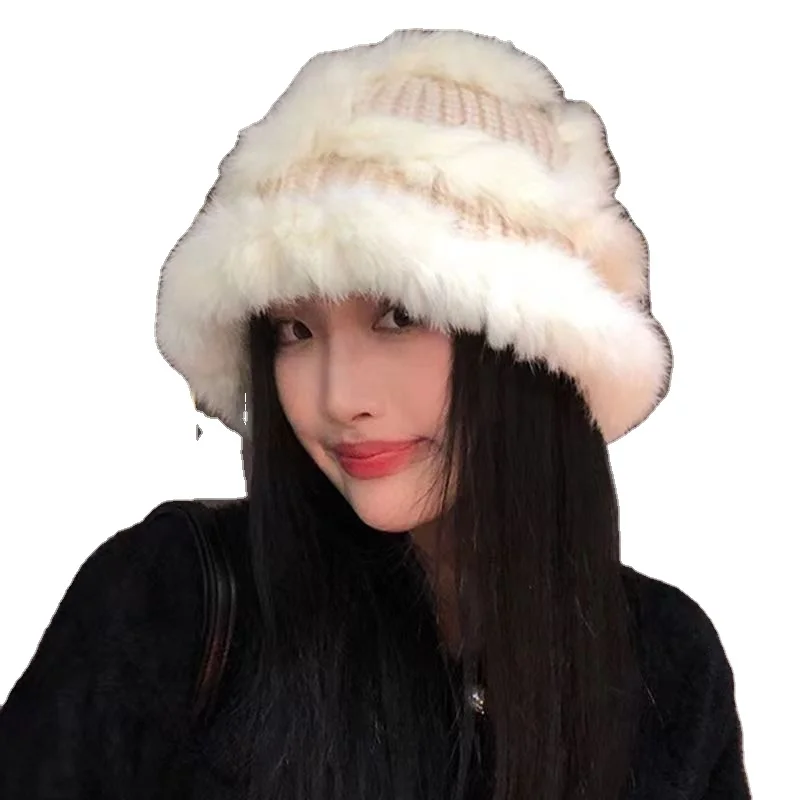 The new winter hat and scarf armguard are a three piece set of lovely Christmas deer with thick rabbit hair.