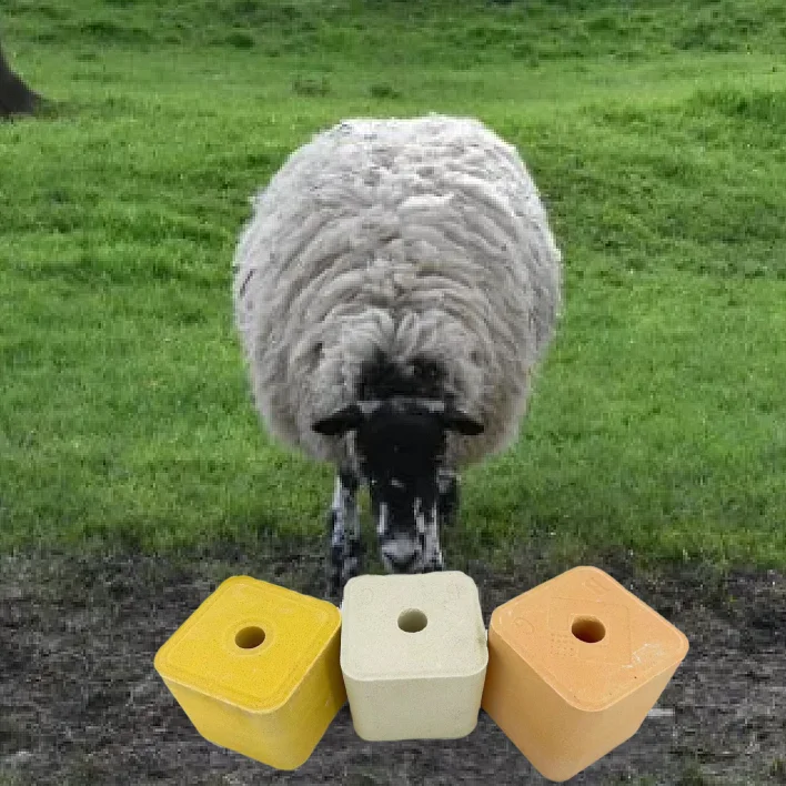 Animal salt lick block with vitamin and mineral for cattle or sheep