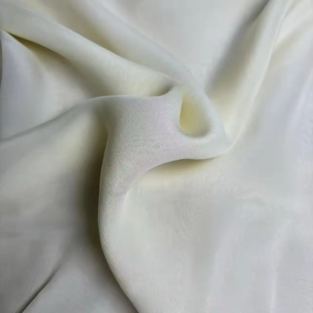 Hot selling wholesale 10mm to 40 mm Undyed Nature Color 100 Pure Silk Fabrics Crepe de Chine Fabric Pure Silk Fabric