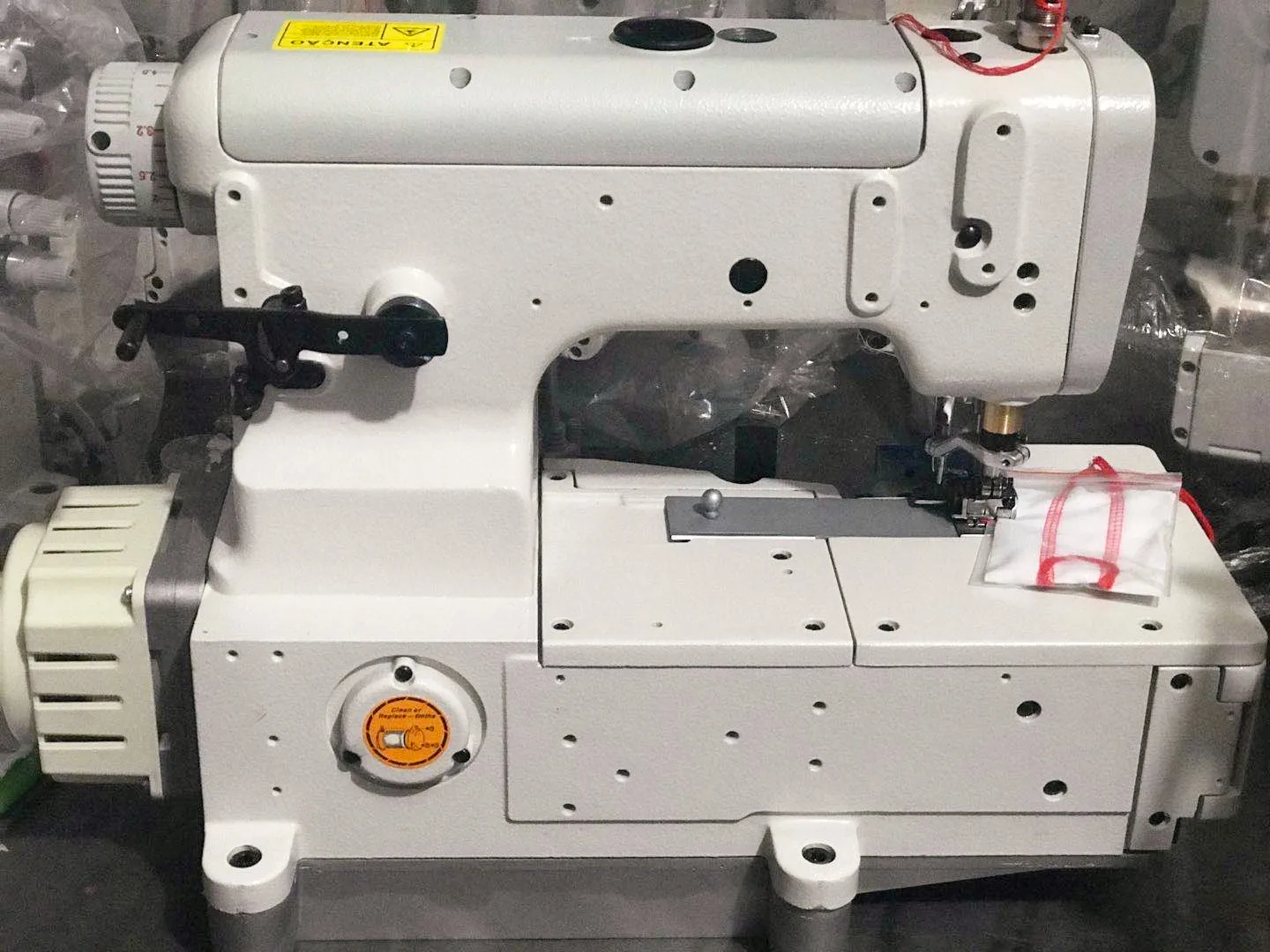 
500-02BB High Speed Flat Bed Interlock With Tape Binding Edge Rolling Domestic Industrial SewIing Machine Table Sewing Machine 