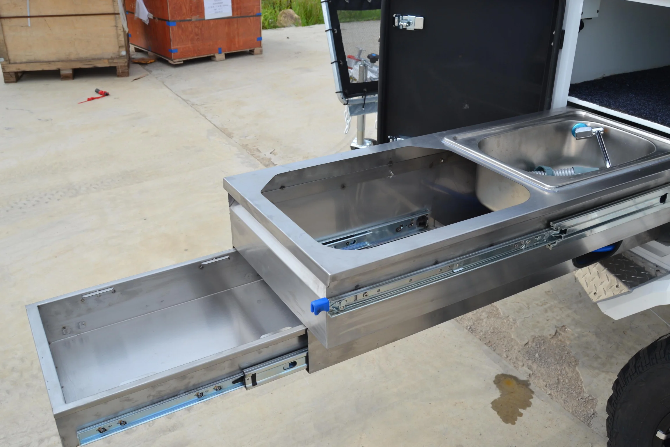 Best factory price high quality Australia Standard Off-road trailer with roof tent OEM