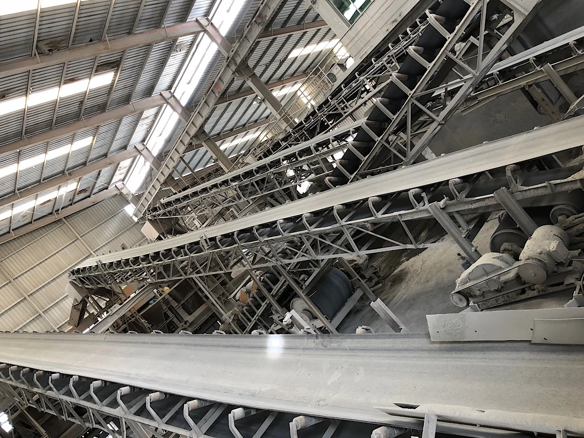 High quality chain rib belt conveyor 800mm 1600mm 12mpa EP 4PLY flame chevron conveyor belt