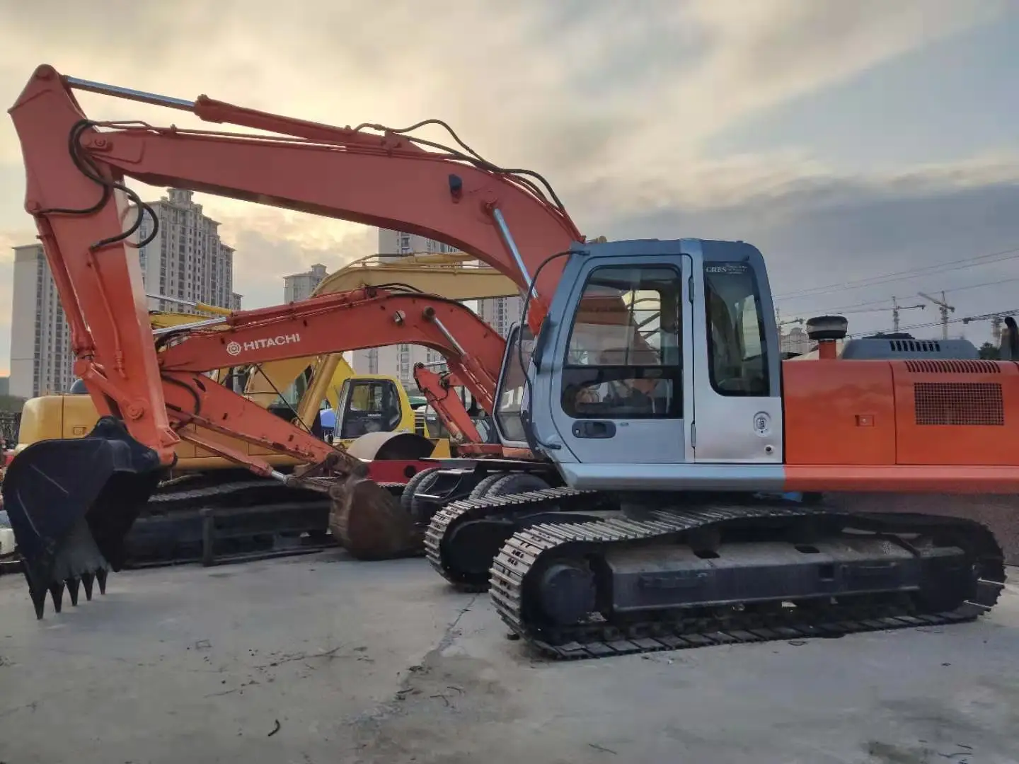 Hit achi used excavator second hand excavator made in Japan zaxis 240-3g