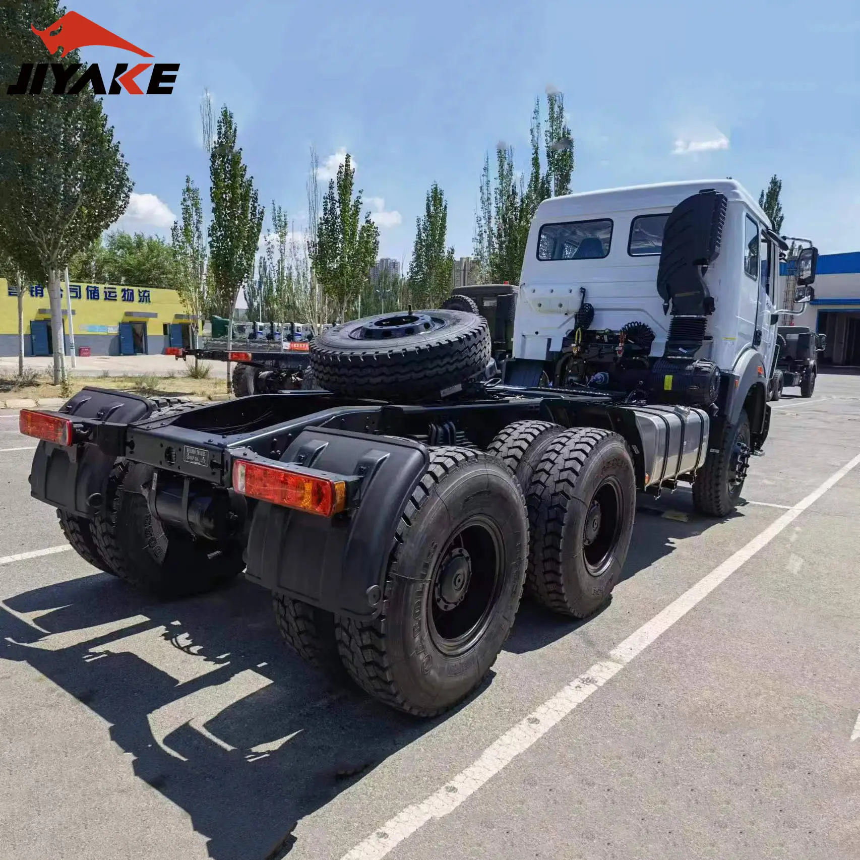 Новый трейлер для трактора Beiben 6x6 4x4 6x4 380 л.с.