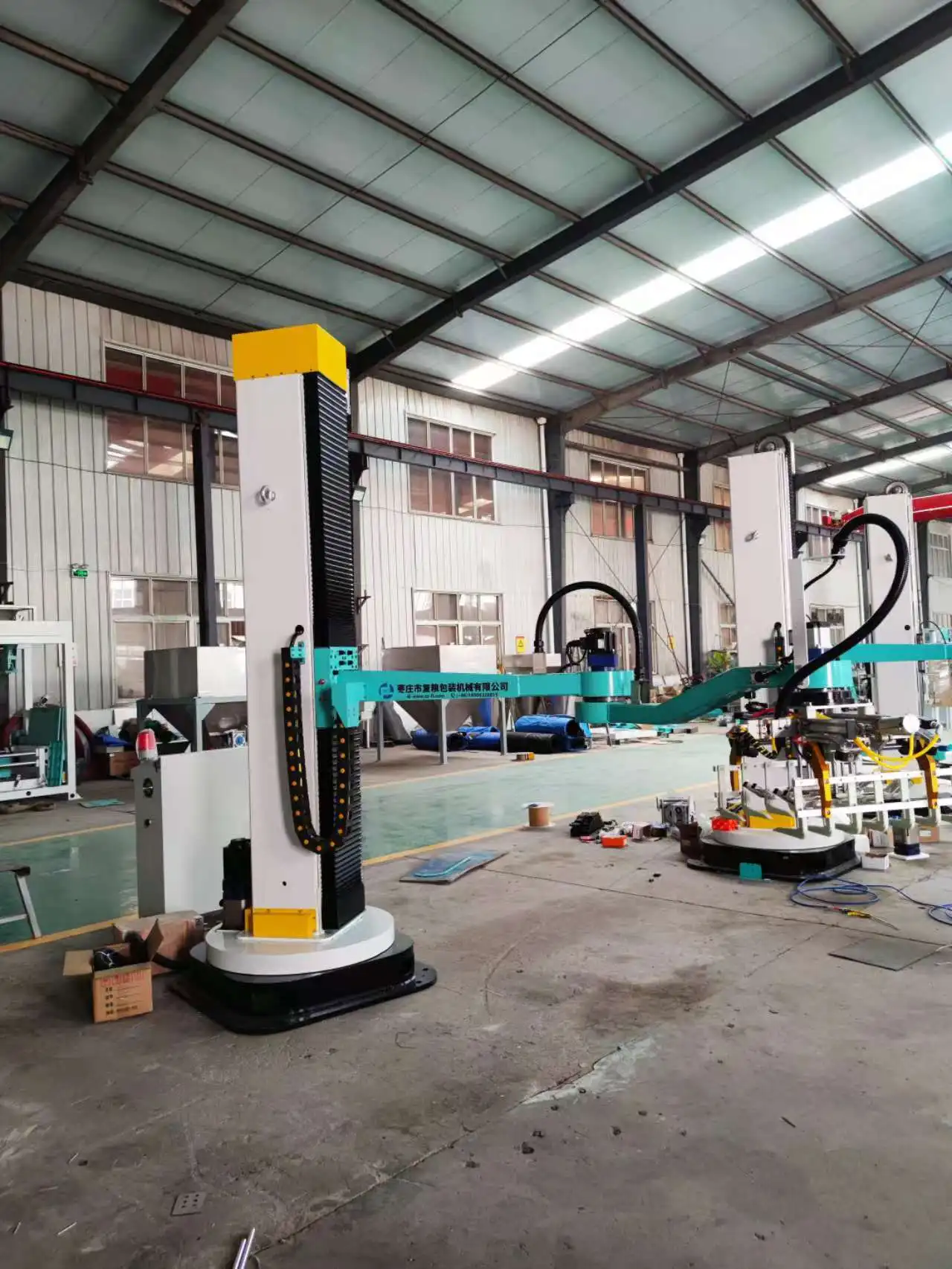 High Quality Fully Automatic Column Palletizing 25kg-50kg Woven Bags Pallet Plastic Pellets Feed Barrel Column Palletizer