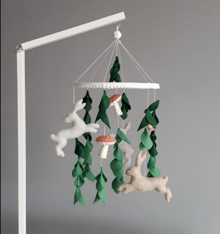 Фетровые детские с заяцем и листьями