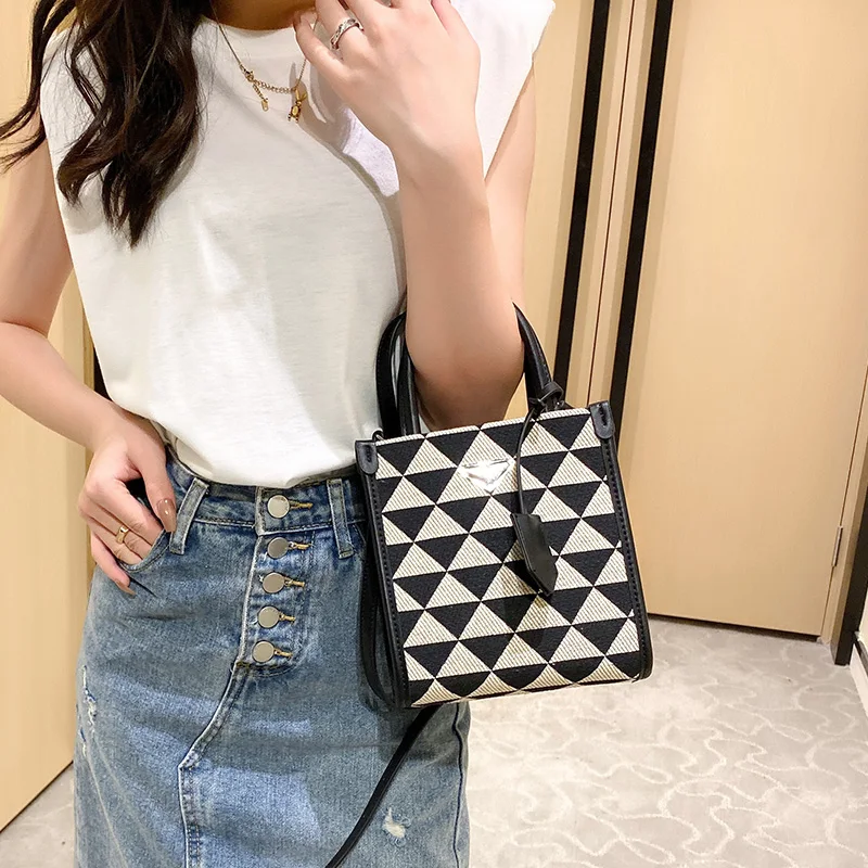 2022 New Products Unbranded Handbags Triangle Print Ladies Mini Tote Bags Fashion Trend Luxury Women Shoulder Bags Tote