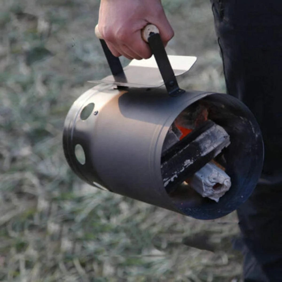 Heatproof Charcoal Fire Starter Bucket Comfortable Wooden Handle Chimney