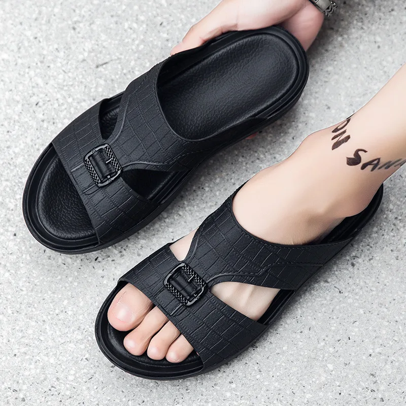 Fashionable Leather Sandals for Men Lightweight Thick Sole Comfort Slides with Waterproof Feature PU Insole for Winter