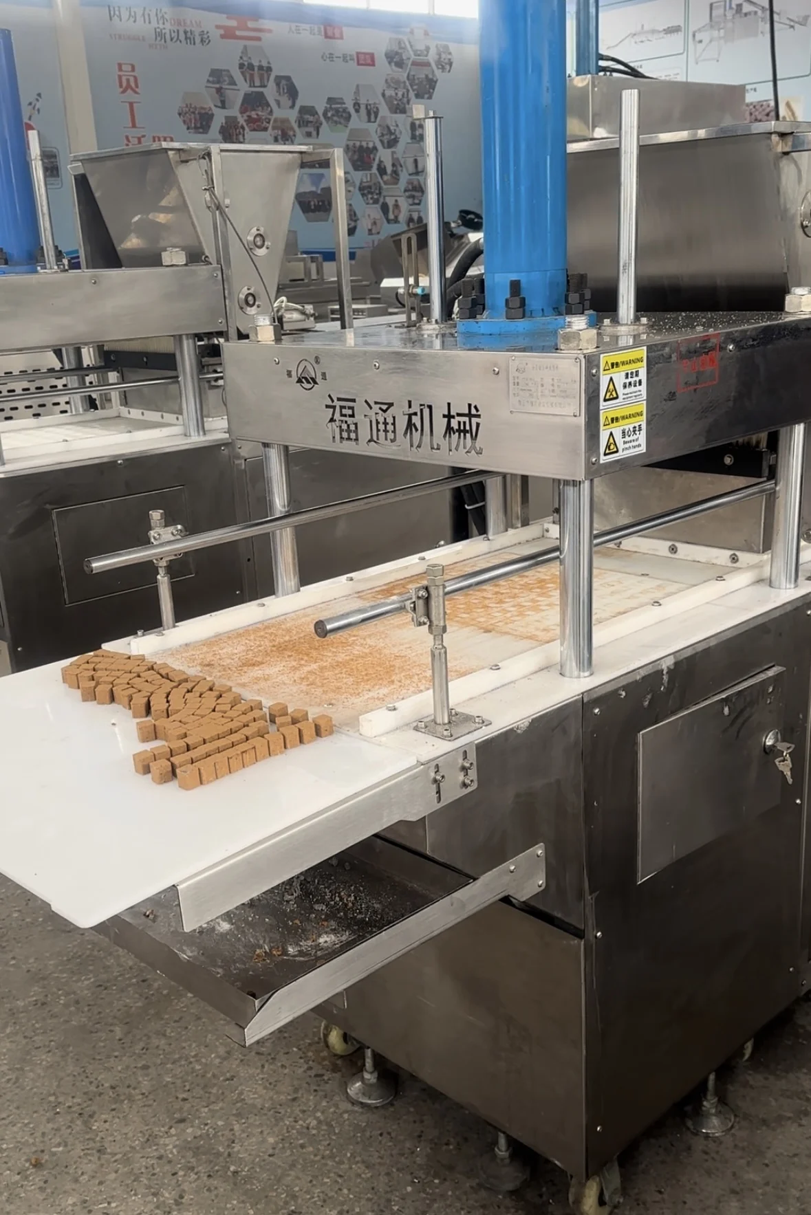 Vegan Maggi Seasoning Broth Soup Cubes Maker Instant Shrimp Bouillon Machine for Sale