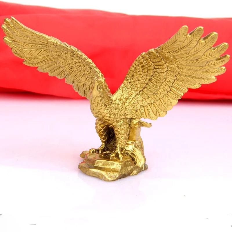 Custom design falcon trophy eagle trophy ornaments flying eagle trophy office ornaments for souvenirs