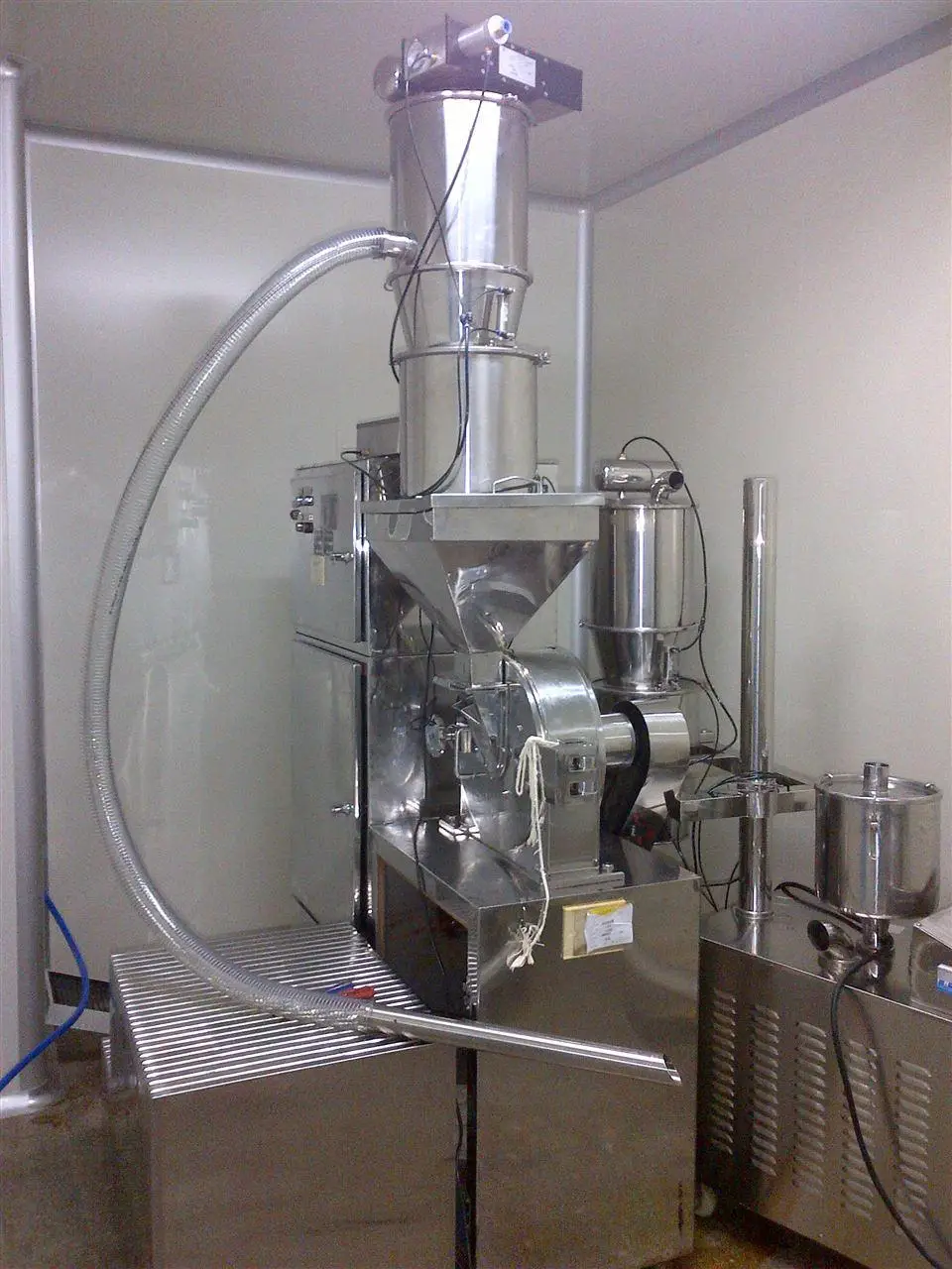 vacuum powder transfer feeder for food industry