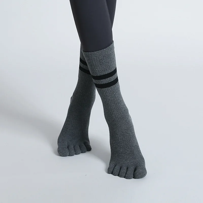 Wholesale Unisex Non Slip five-toe Custom Logo Anti Slip Quick Dry Gym Pilates Grip Yoga Socks 5 Toe stocking