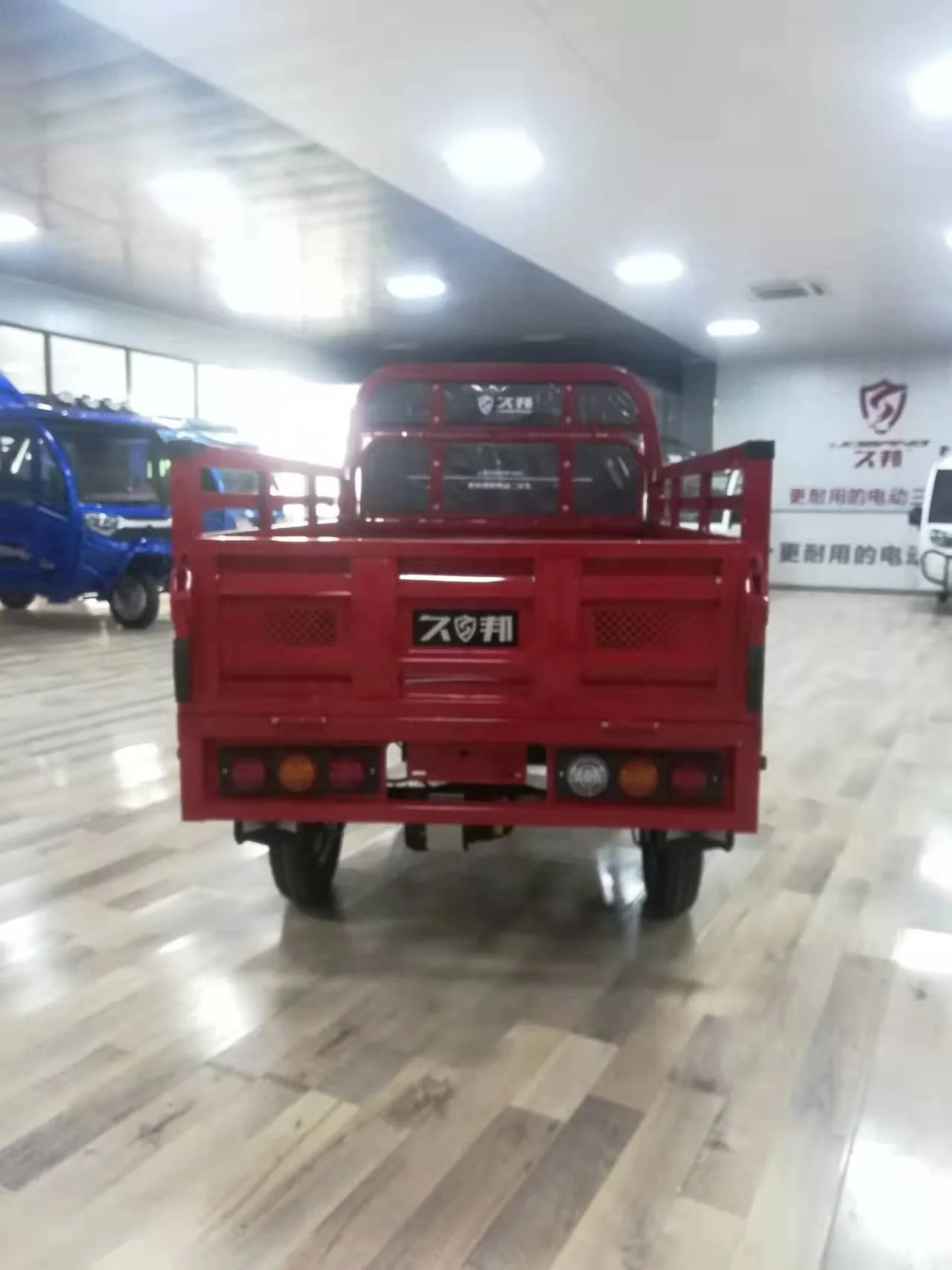 Jobang manufacturer Electric tricycle with closed cab Heavy Cargo Tricycle 1.6m