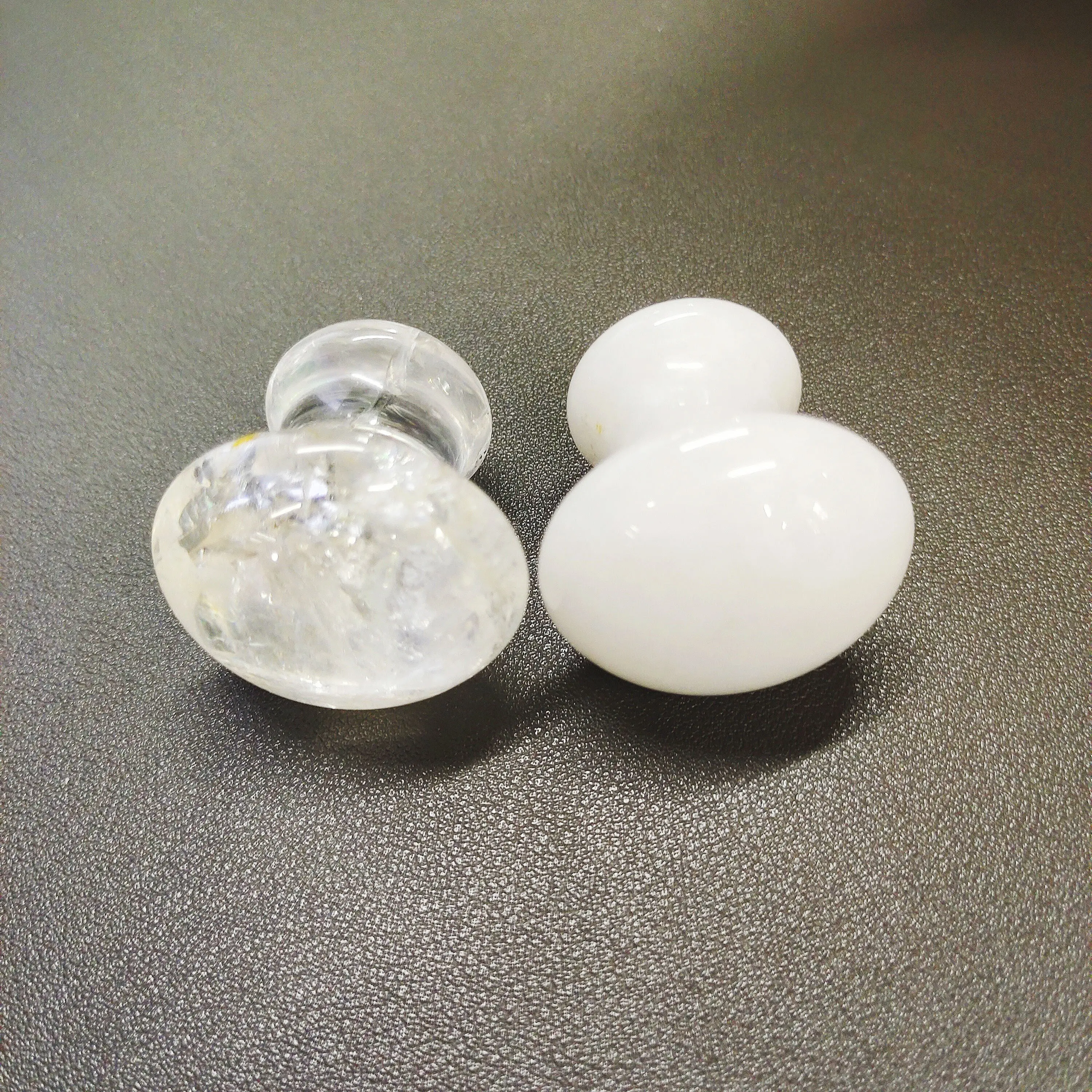 Spa Relaxing Meditation White Crystal Jade Quartz Massager Tool Mushroom Shaped Guasha Scraping Board