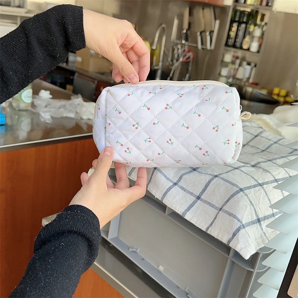 high quality customize waterproof oem beauty fancy cosmetic travel bag for makeup