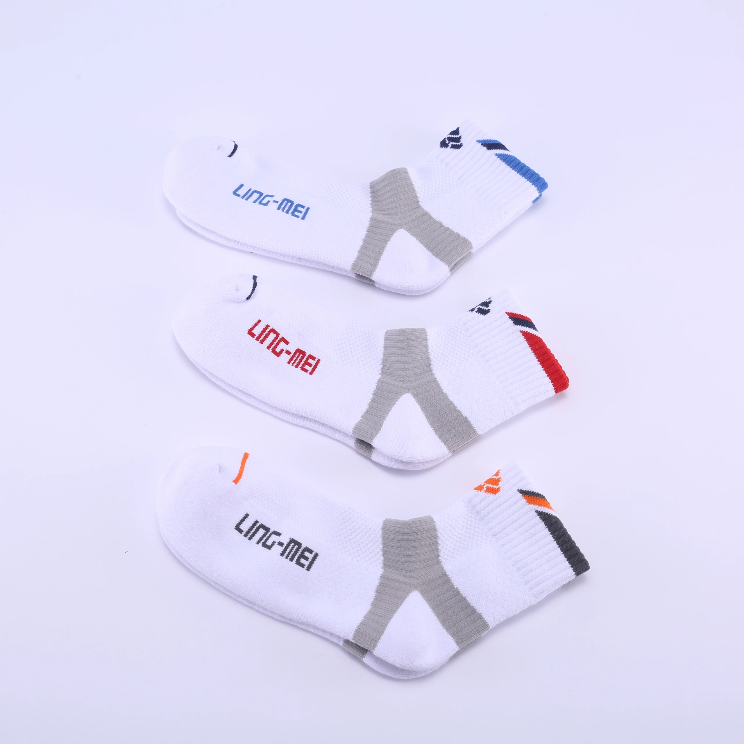 Wholesale custom logo cozy summer sport thick badminton socks crew tennis athletic socks