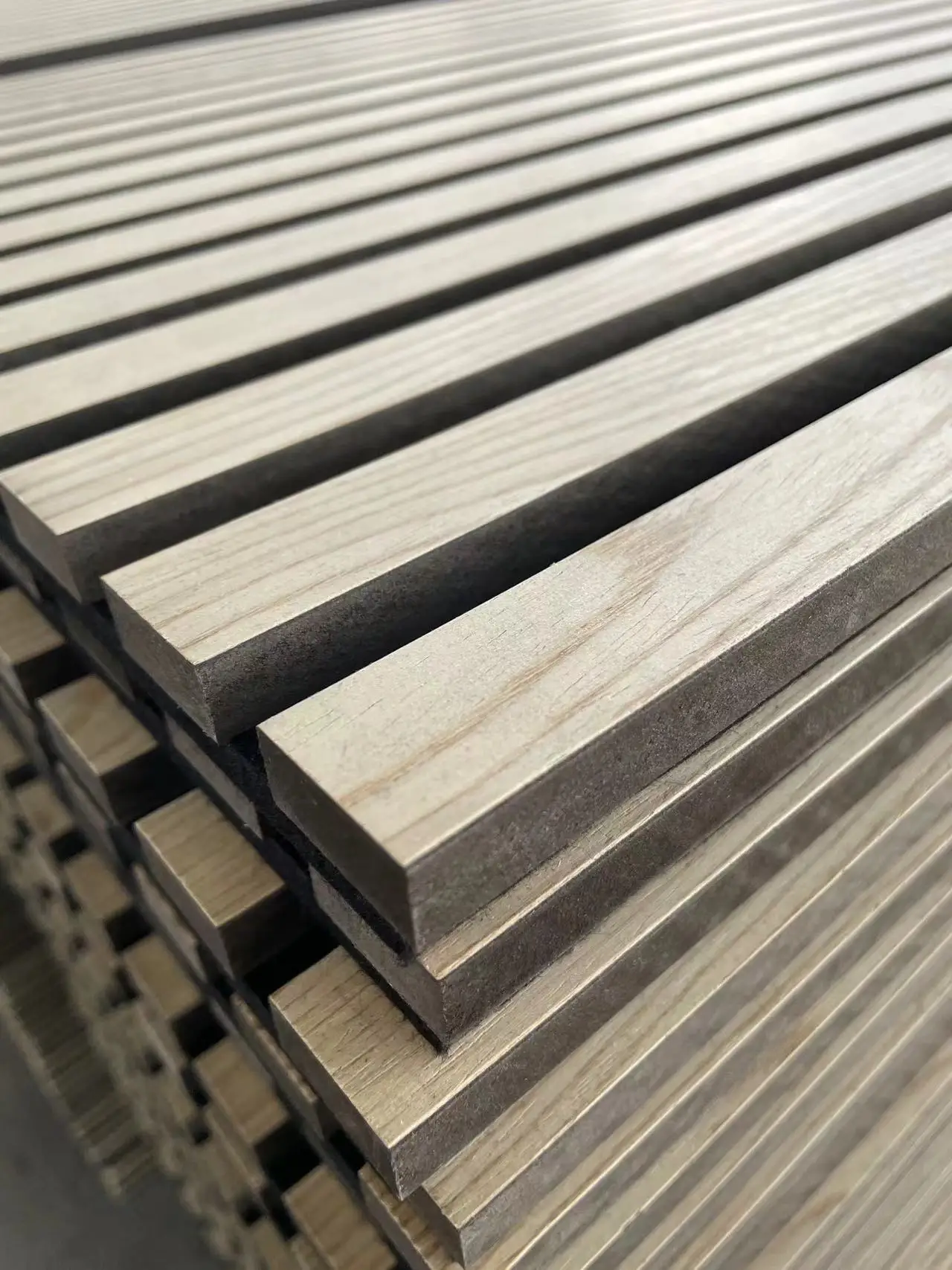 Veneered MDF Slat Acoustic Panel Soundproof Wood Slat Acoustic Panels PET Felt Backing Akupanel