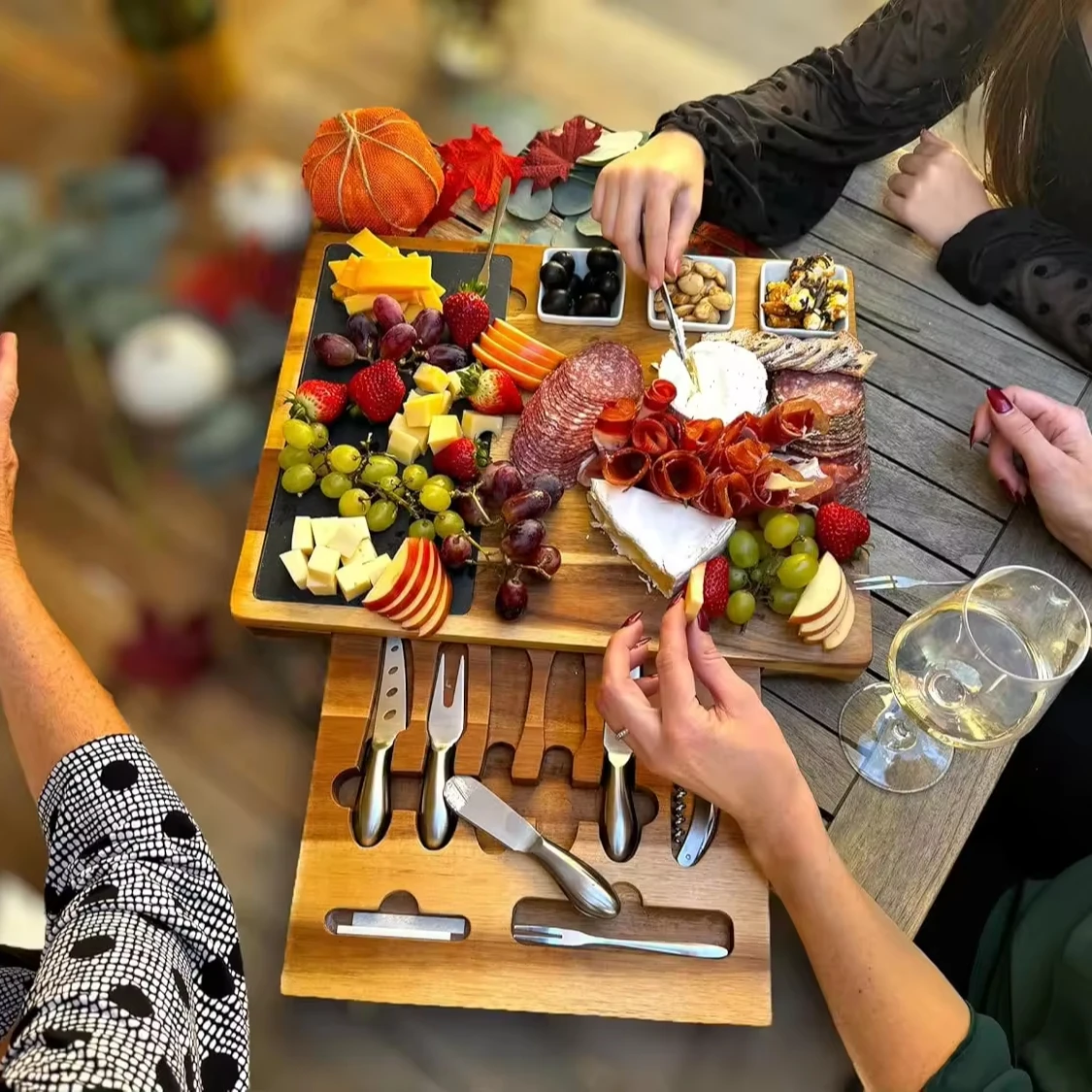 Custom Slate And Ceramic Aperitif Cheese Plate Extra Large Acacia Wood Charcuterie Board Set with Cutting Utensils And Trays