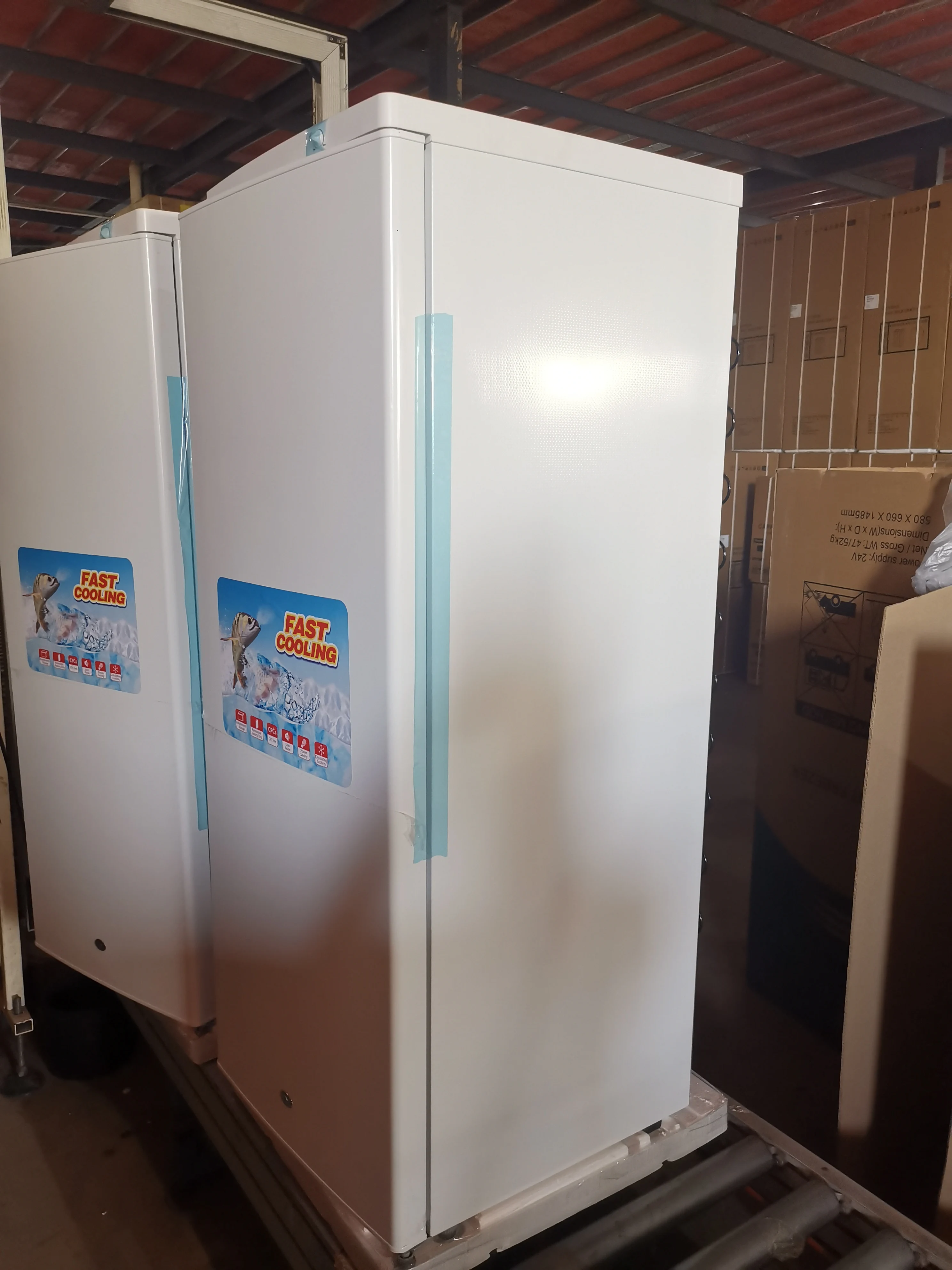 Compact Efficiency PV-compatible upright  freezer 24V 198L 8/11layers Ice Block Maker for Chad  Areas