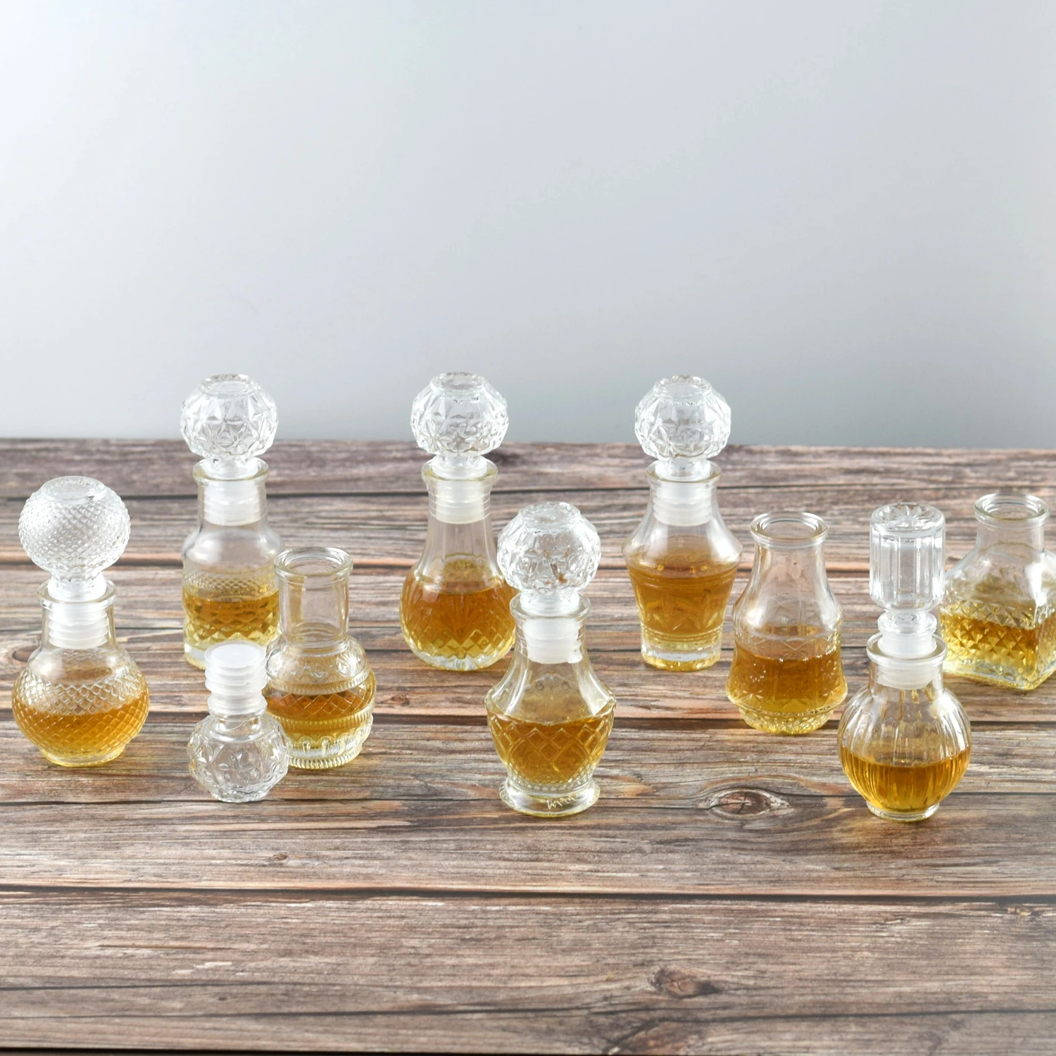 Small Glass Alcohol Bottles Mini Wine Bottles Reusable Empty Spirit Bottle With Airtight Stopper Wedding Party 1.7 oz