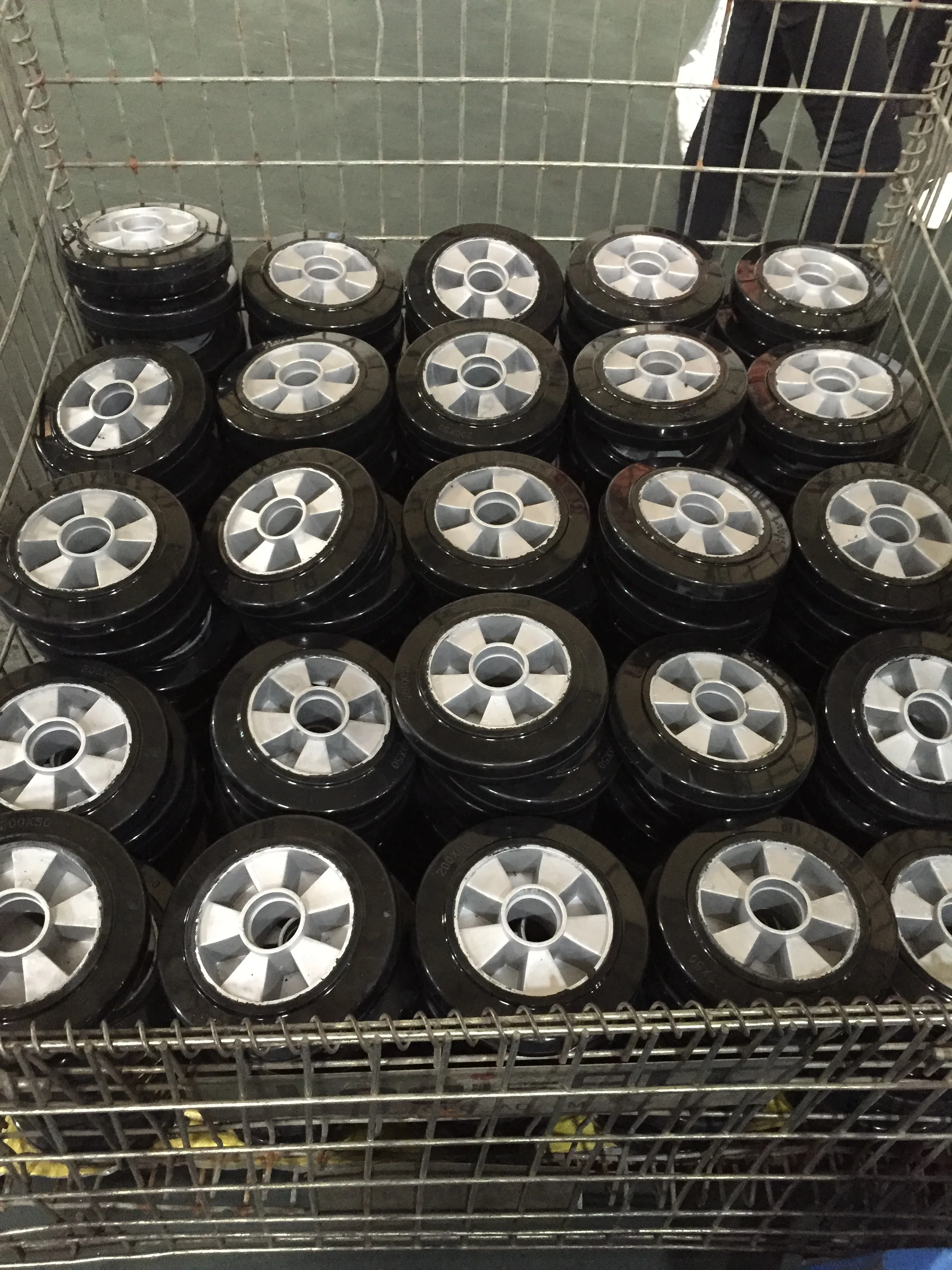 Guangdong manufacture high quality heavy duty aluminum core 4 5 6 8 10 inch Rubber caster wheels 7 inch trolley wheel