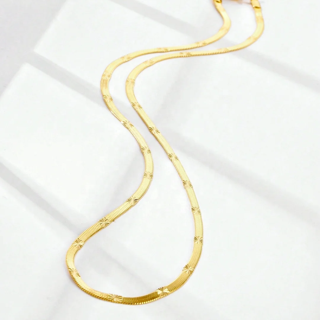 Fashionable and trendy stainless steel 18K gold embossed pattern blade chain for men and women snake bone chain necklace