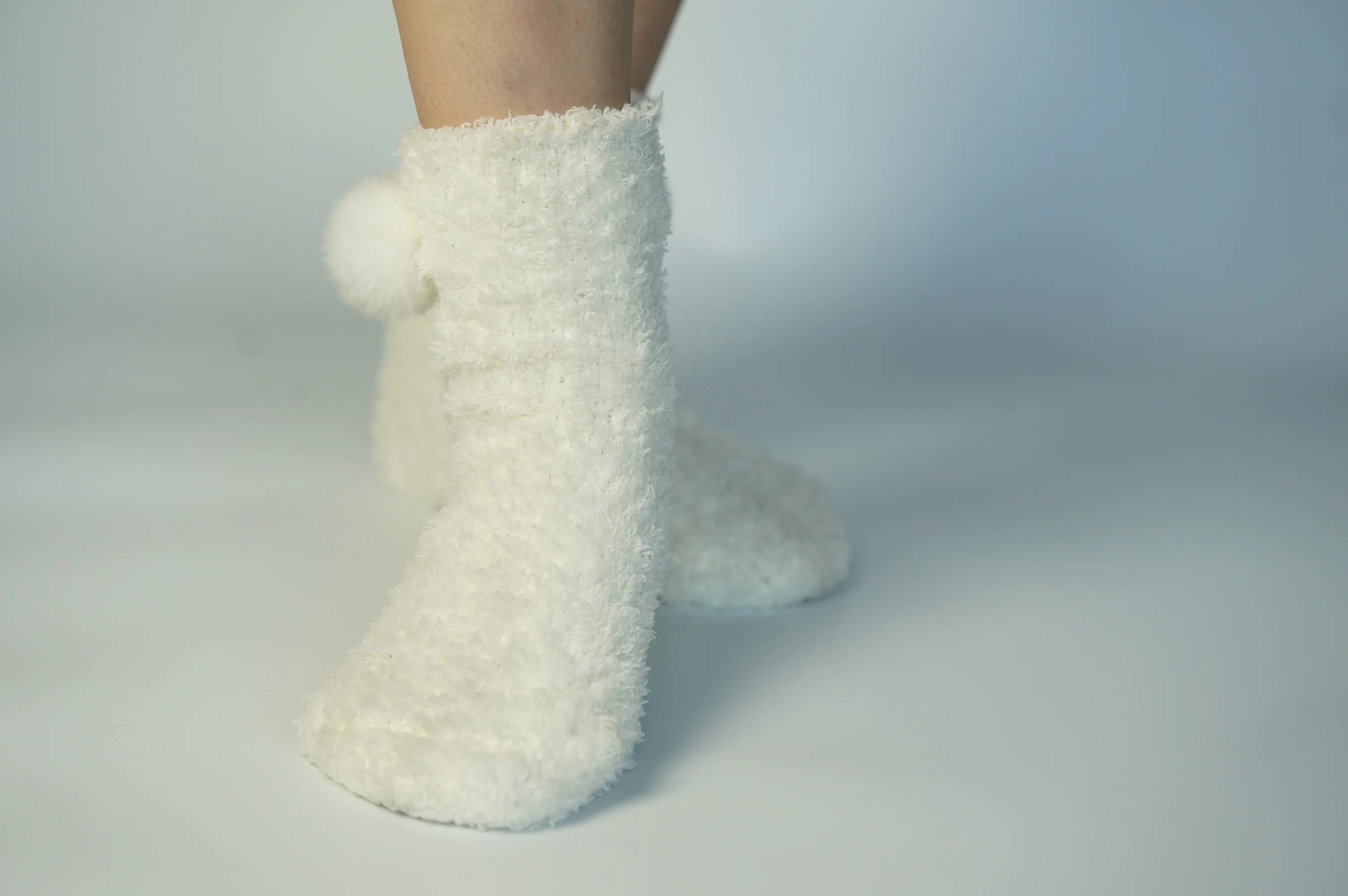 OEM Super Soft Anti-Slip Indoor Slipper Socks Custom Logo Floor Sock with Cozy Winter Fuzzy Design Casual Feature Logo Design