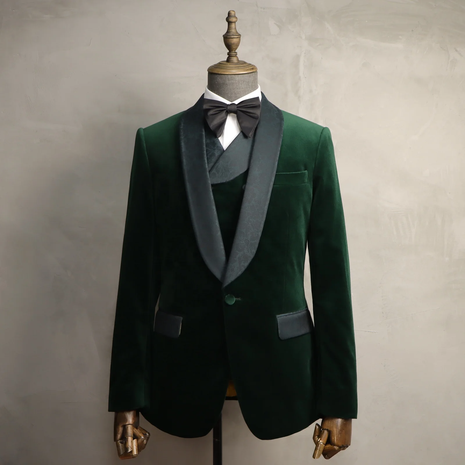 MTM Bespoke Velvet Tuxedo Custom Wedding Jacket  For Man Luxuriant Shawl Lapel Green Mens Dress Blazers For Groom