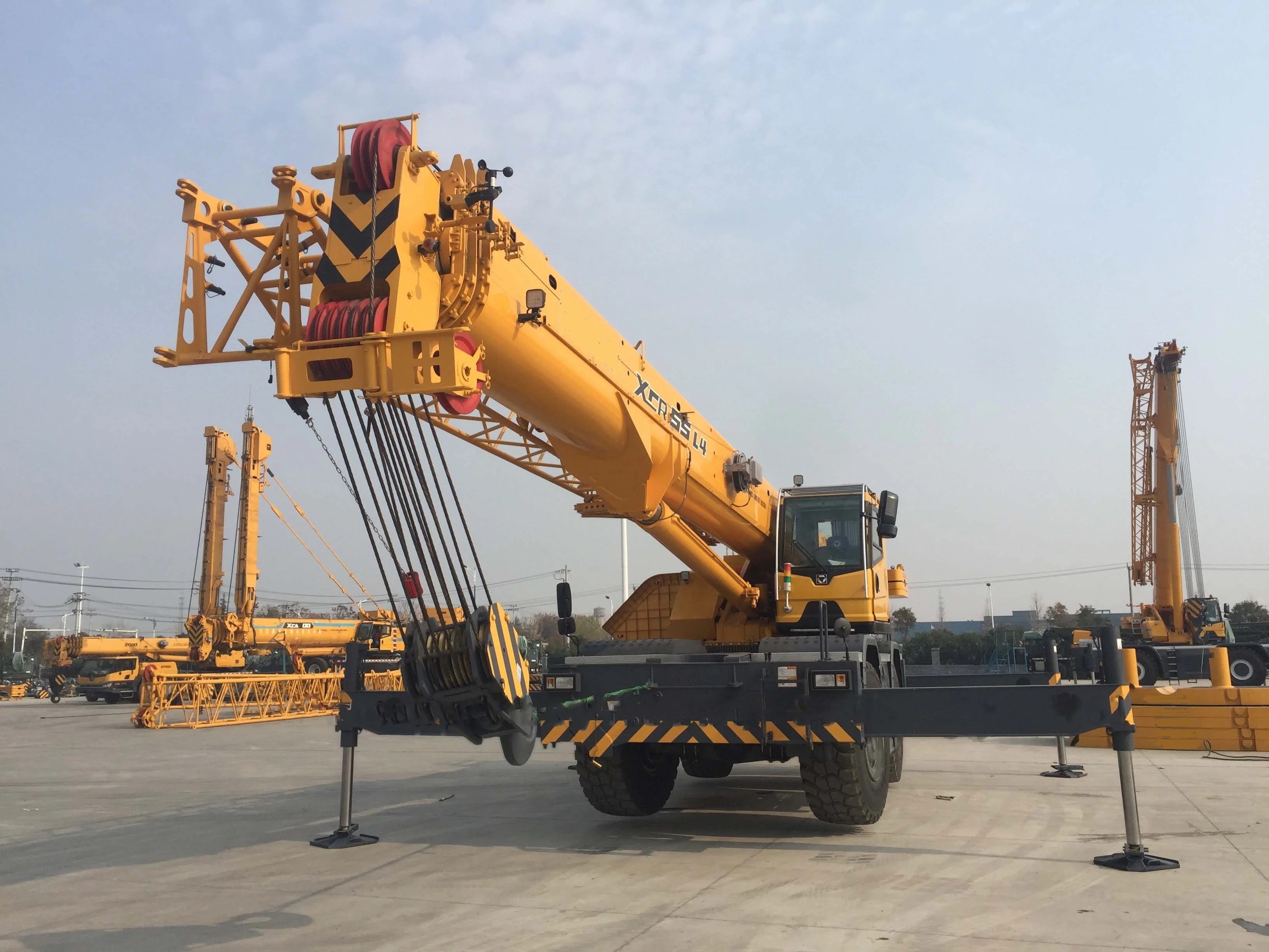 XCMG Brand Rough Terrain Crane XCR55L4 50 ton Mobile Crane For Sale