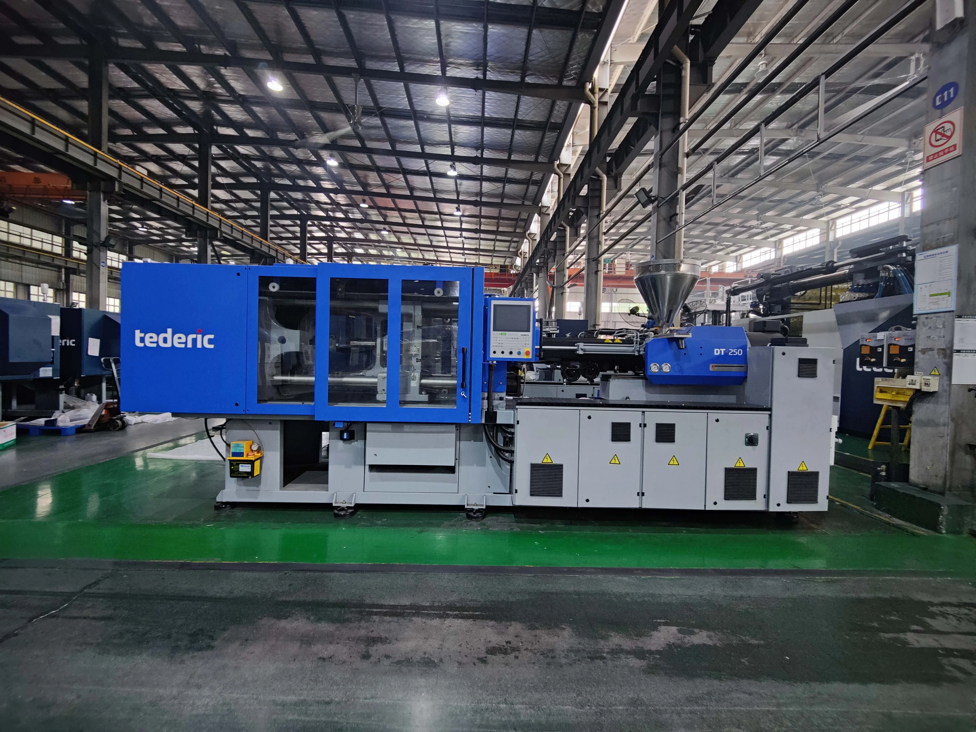 Hot Sell Used Tederic Plastic Bottle Case Injection Molding Machine D250 Plastic Making Machine