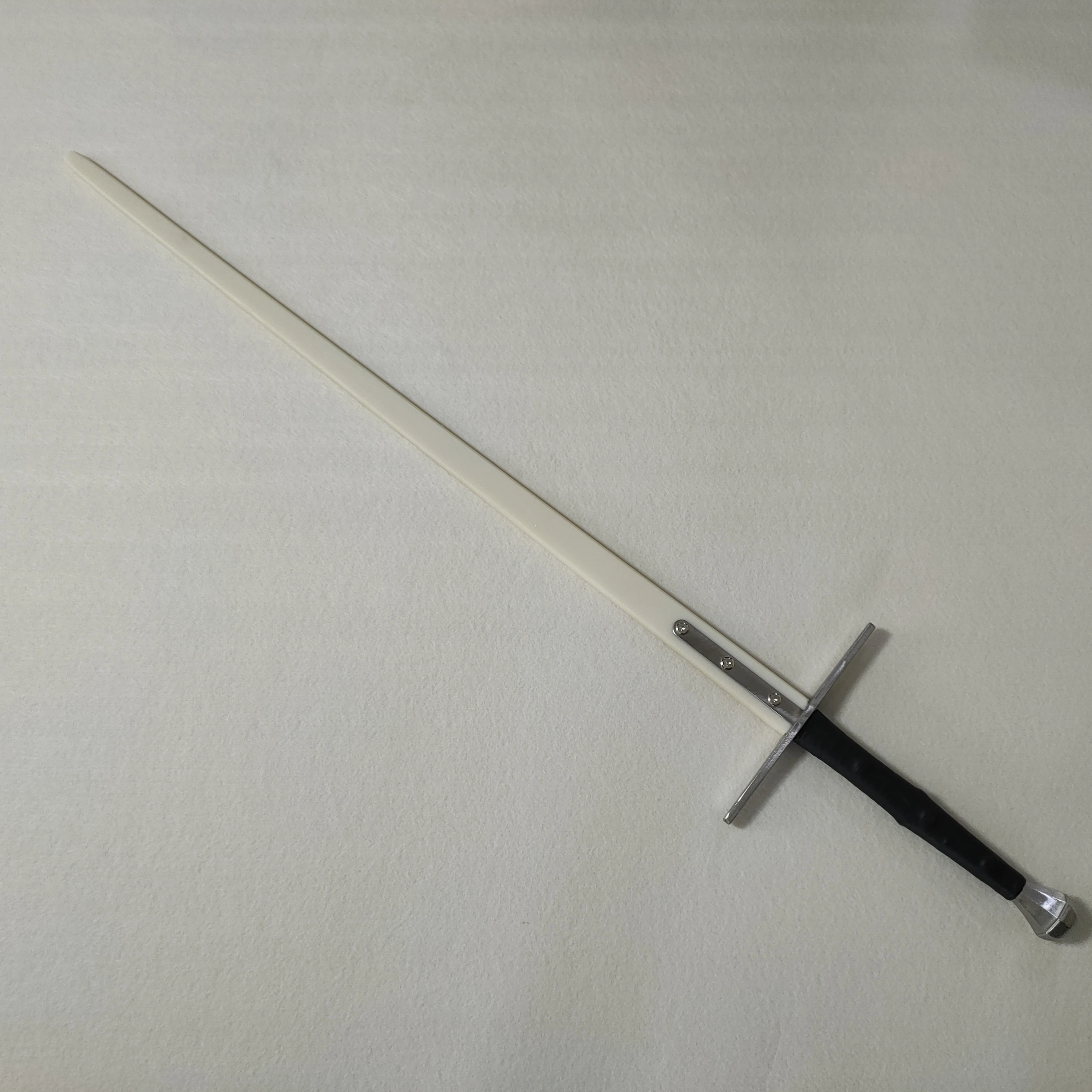 Nylon two handed sword is safe for training and hitting HEMA short sword without cutting