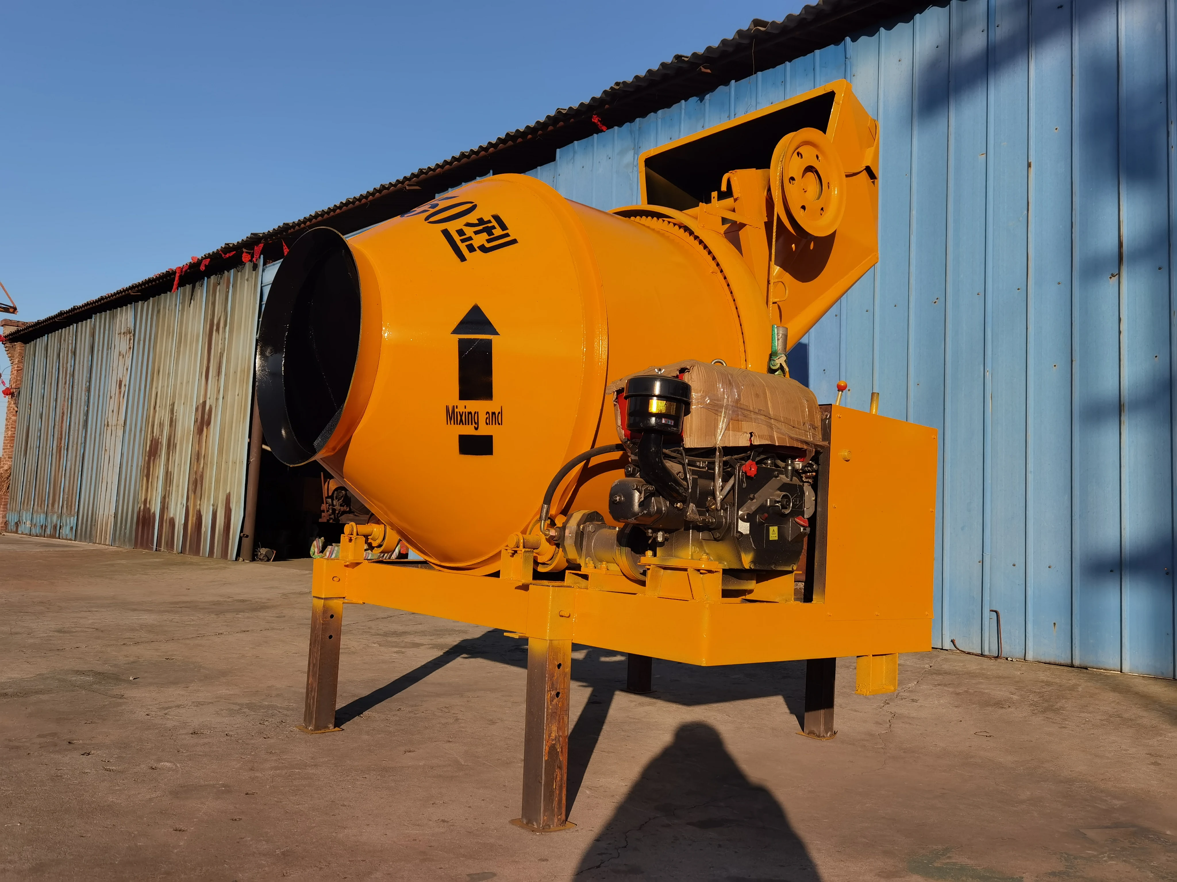 Hot Sale Small Diesel Concrete Mixer  High Efficiency Self  Lift Concrete Mixer Diesel Self Loading Cement Mixing Machine