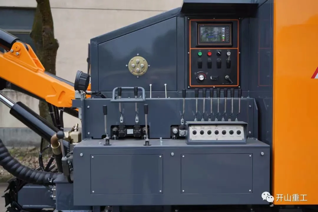 Kaishan 25m KT7C Integrated Hydraulic Mobile DTH Drilling Rig Equipped With Screw Air Compressor For Blast Hole