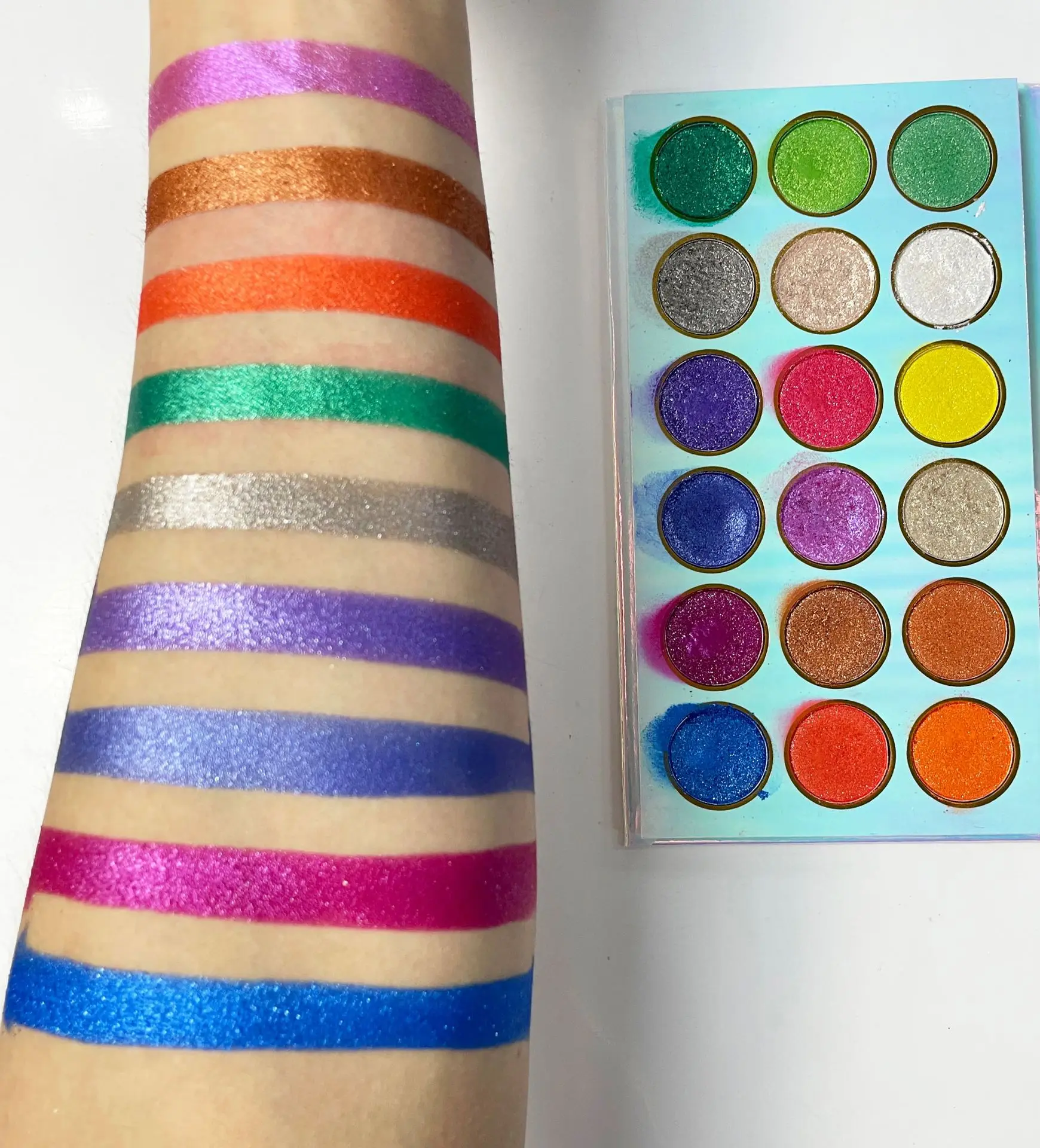 Wholesale Cheap Sombra Eye Shadow 18 Color Nude Makeup Shimmer Eyeshadow Palette