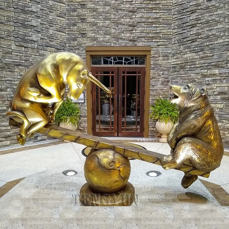 Famous customized metal bull and bear statues bronze charging bull and bear sculpture for sale