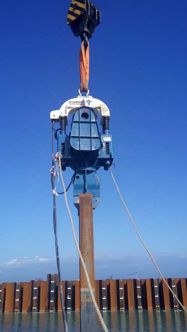 
DZ45 Crane Lifted Type Piling Machinery Electric Vibratory Pile Driving Hammers for sale 
