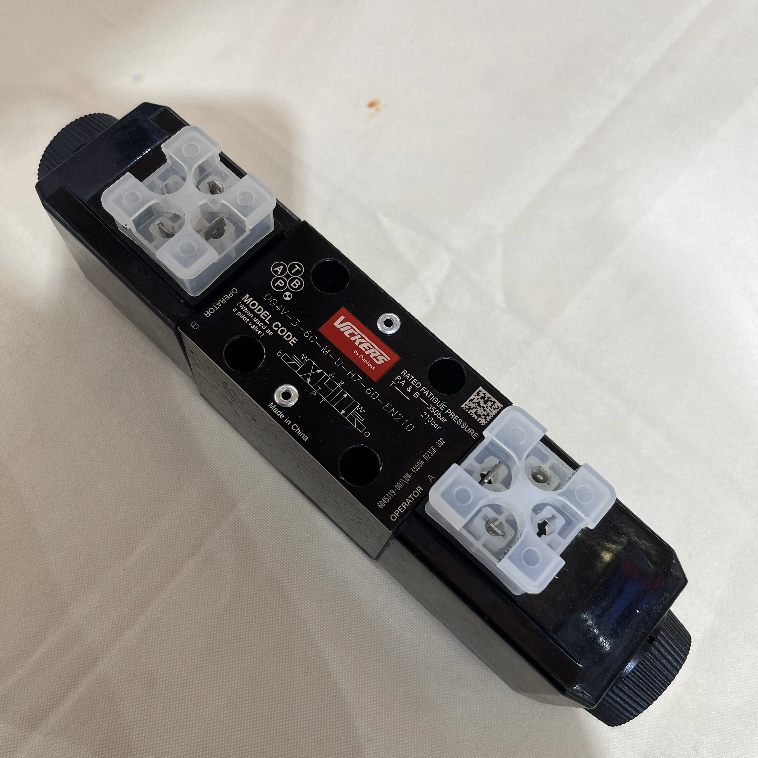 Plate valves Solenoid valves High efficiency High quality DG4V-3M-6c-M-kup15-h7-15 Hydraulic valve