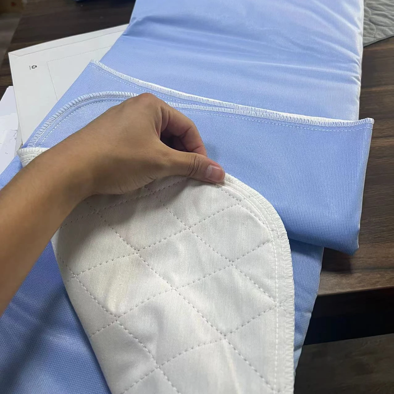 Wholesale Reusable Waterproof Bed Underpads Non-slip Back Elderly Kids Microfiber Pads Reusable washable pads for the elderly