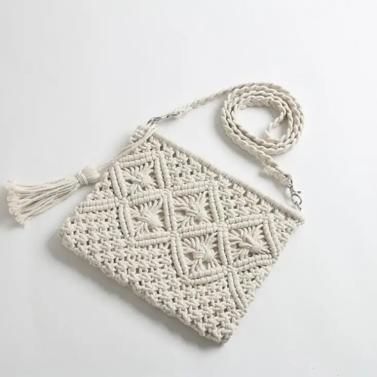 Bohemian simple Messenger Bags For Women summer Retro Knitted Straw Beach Bag Tassel Handbag