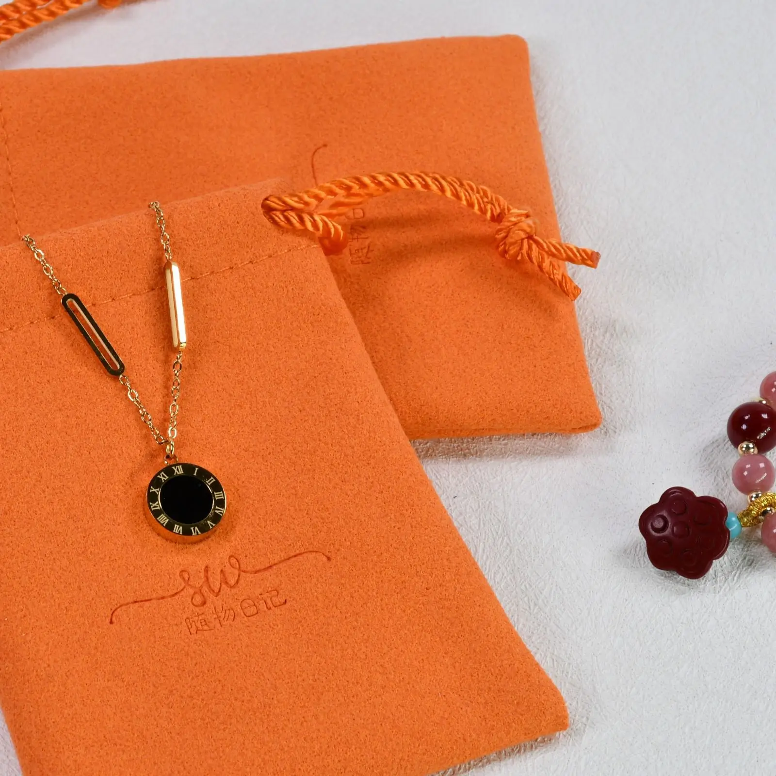 Wholesale cheap price packaging Jewelry Pouch Small Emboss Gift Envelope Jewelry Bags Envelope Necklace Pad Luxury Suede Pouch