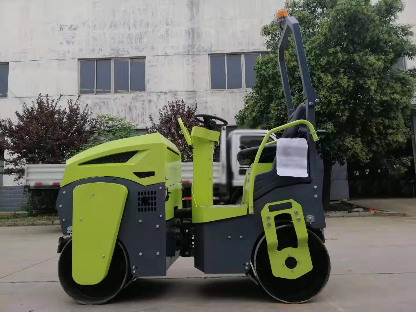 Professional Factory Articulated Double Drum Vibratory Road Roller Road Roller Compactor Chinese Provided HONDA 3 Months 500 700