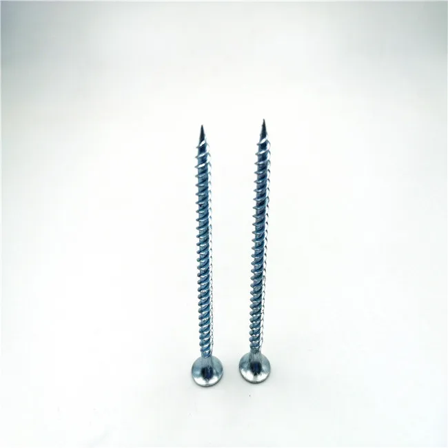 Фабрика производит самонарезающих винтов различных размеров из углеродистой стали