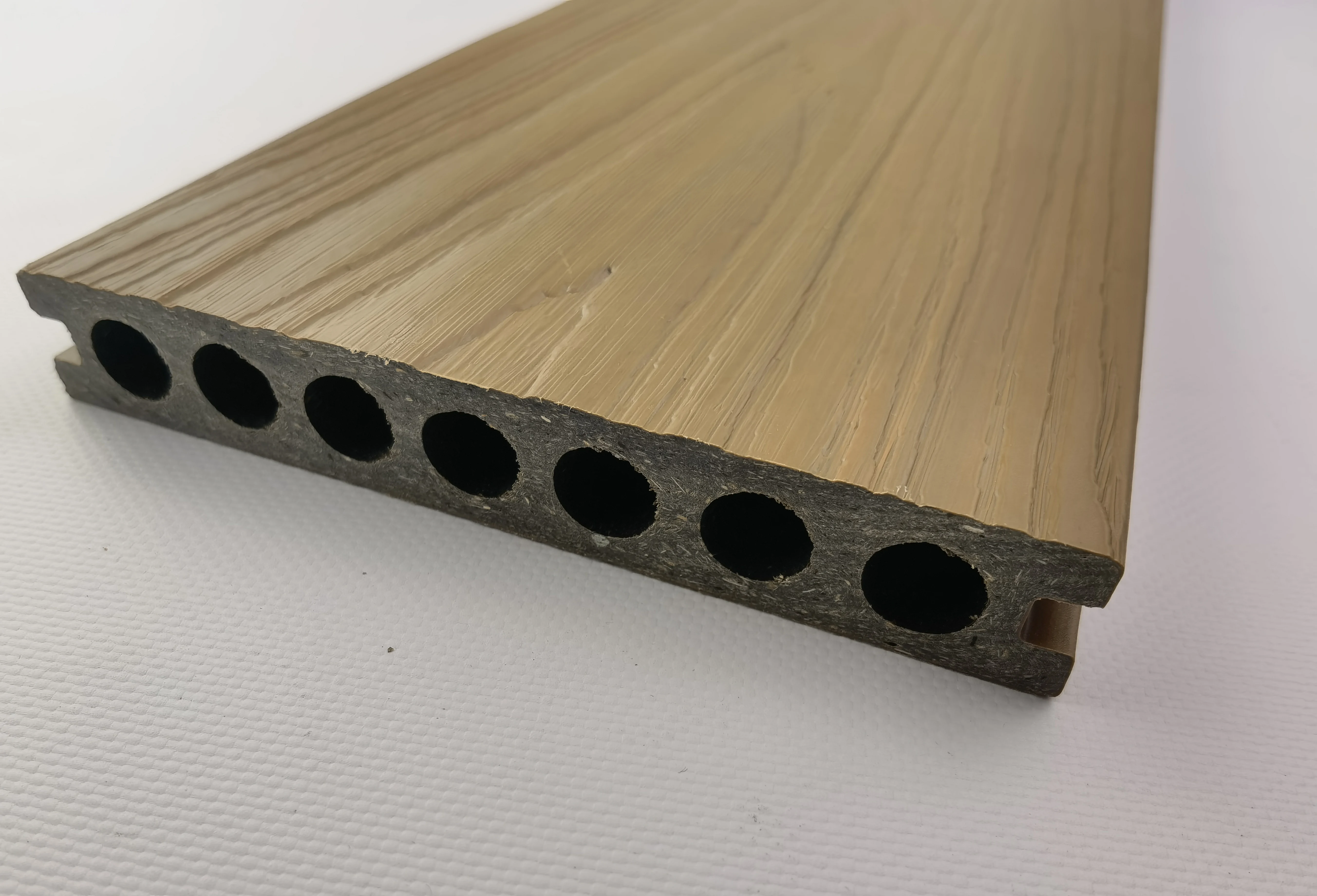 
wholesale strong light outdoor interlocking eco-friendly recycle garden terrace wood plastic composite flooring WPC decking 