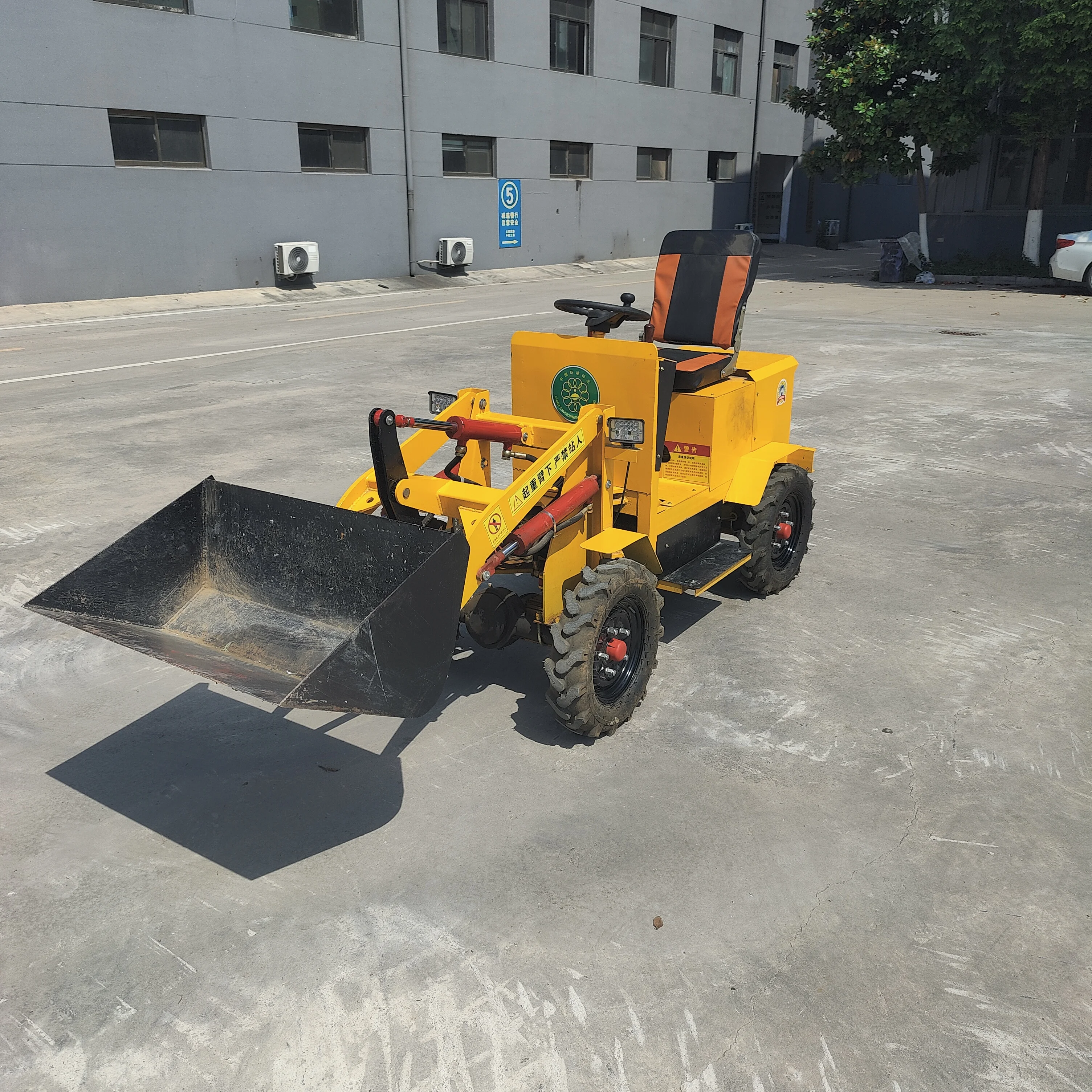 Jining Hongrun multi-functional small electric front-end loader and telescopic articulated mini four-wheel loader